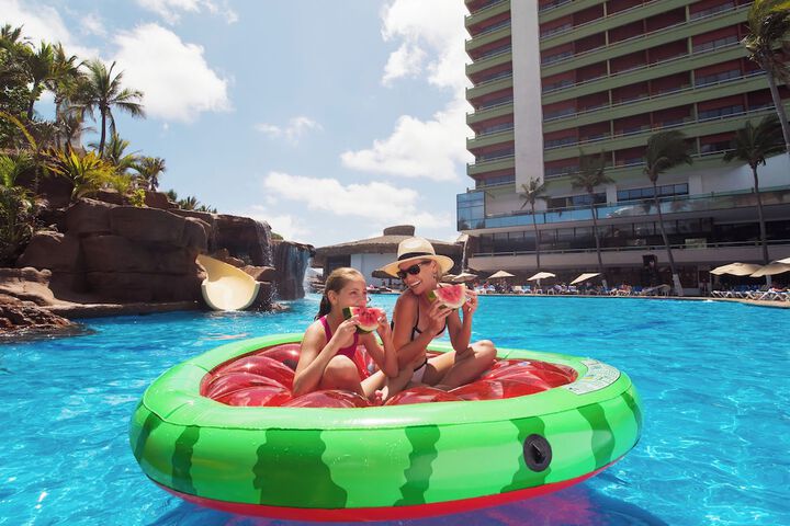 Hotel Pool