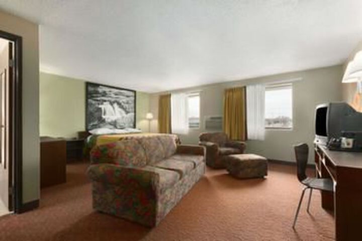 Room 8 of 18