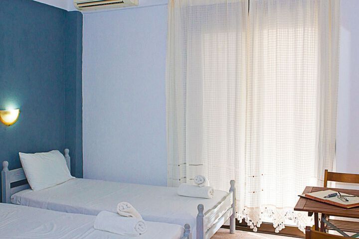 Room 6 of 8