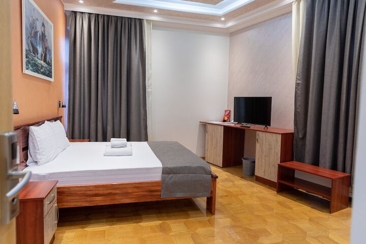 Room 4 of 66