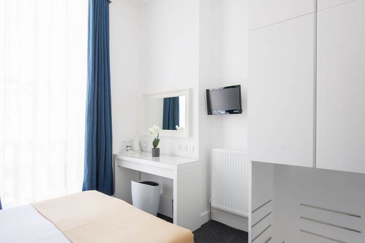 Room 19 of 52