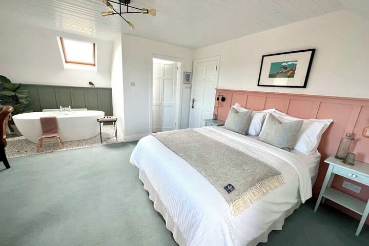 Room 4 of 50