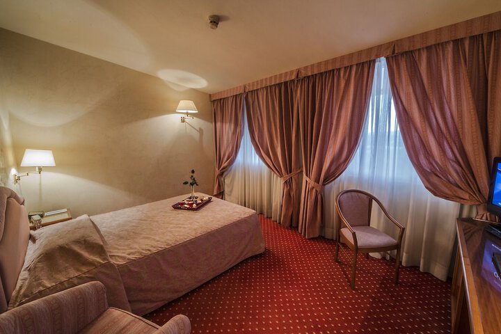 Room 8 of 22