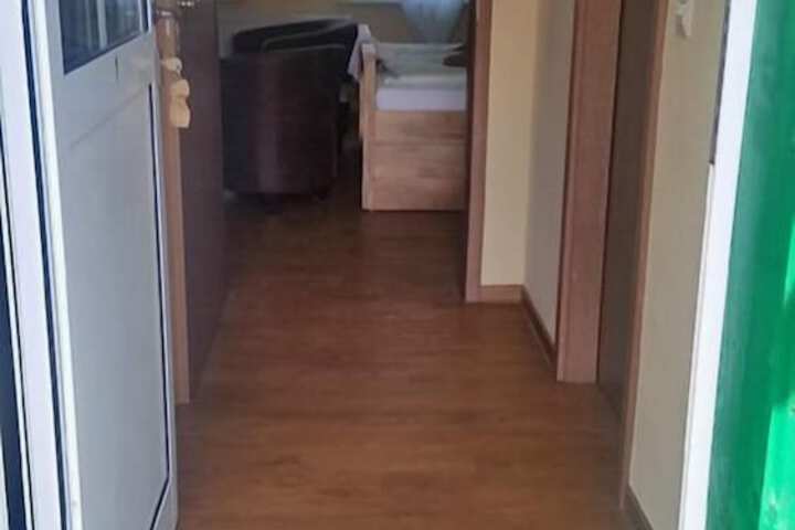 Room 16 of 64