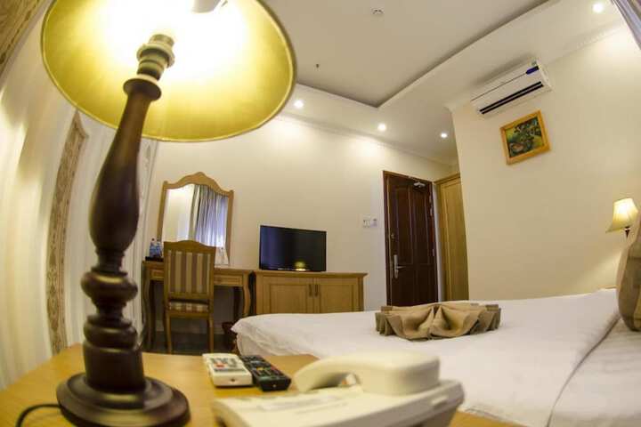 Room 8 of 40
