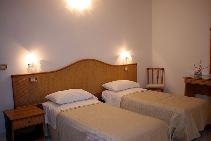 Room 3 of 33