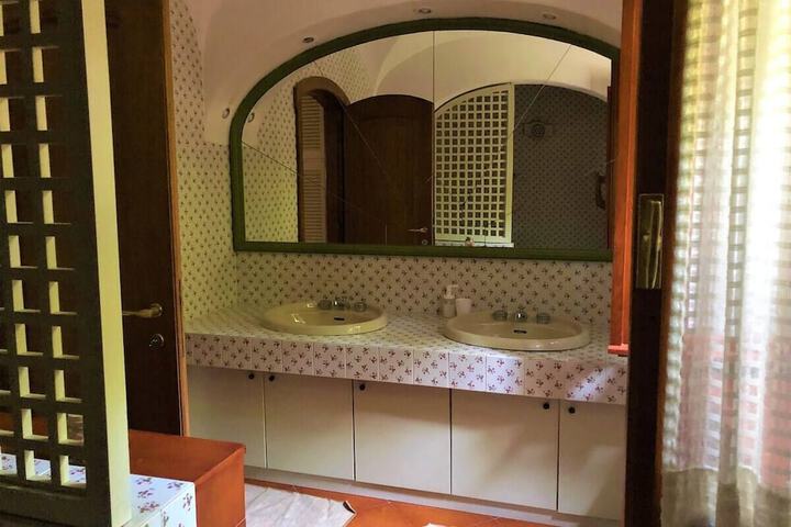 Room 15 of 16