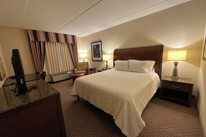 Room 9 of 28