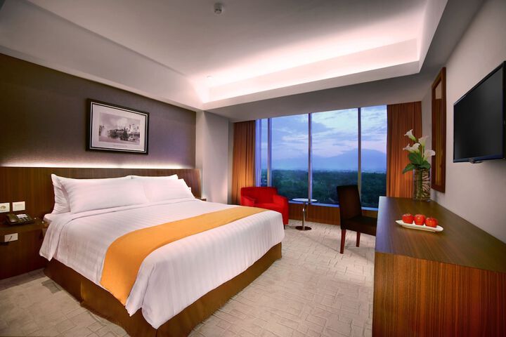 Room 9 of 34