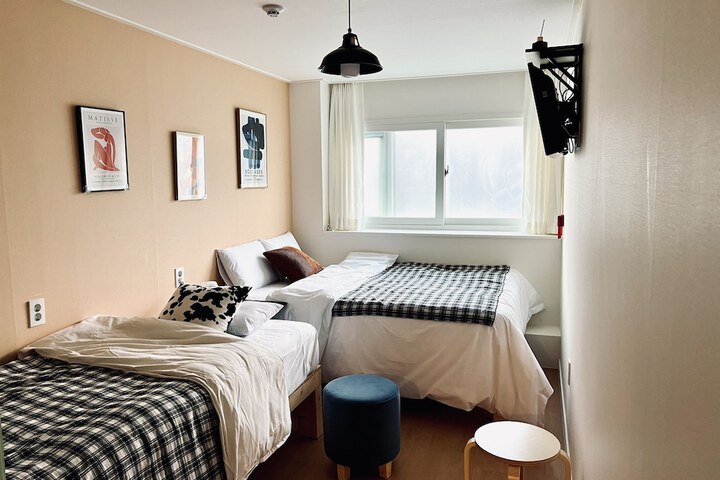 Room 5 of 73