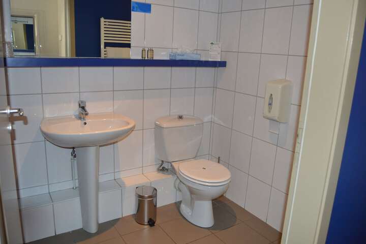 Room 16 of 48