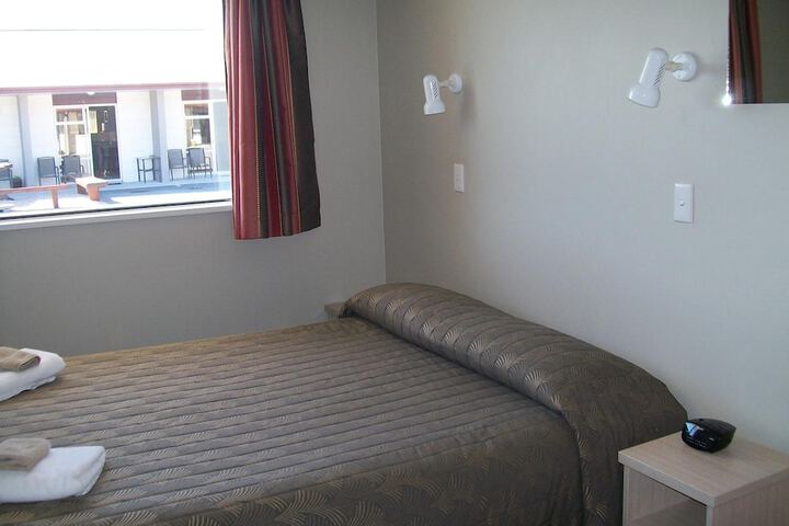Room 14 of 80