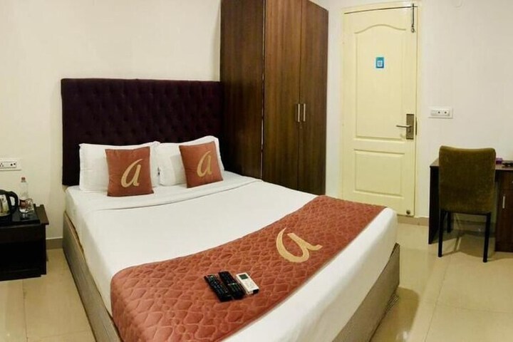 Room 2 of 27