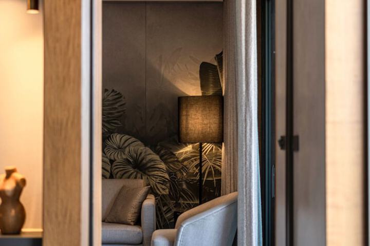 Room 13 of 83