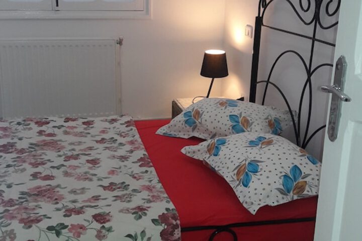 Room 4 of 61