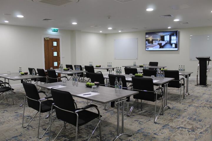 Business Center 73 of 79