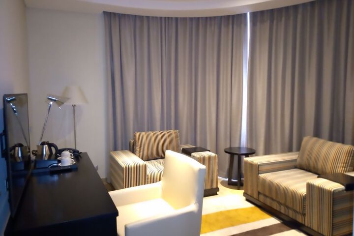 Room 2 of 3