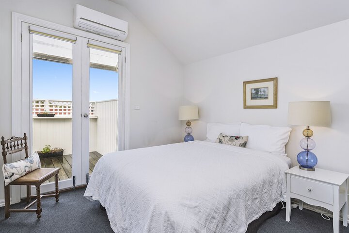 Room 12 of 120