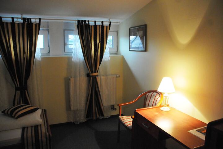 Room 6 of 27