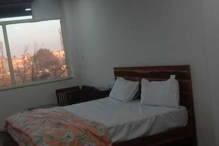 Room 7 of 13