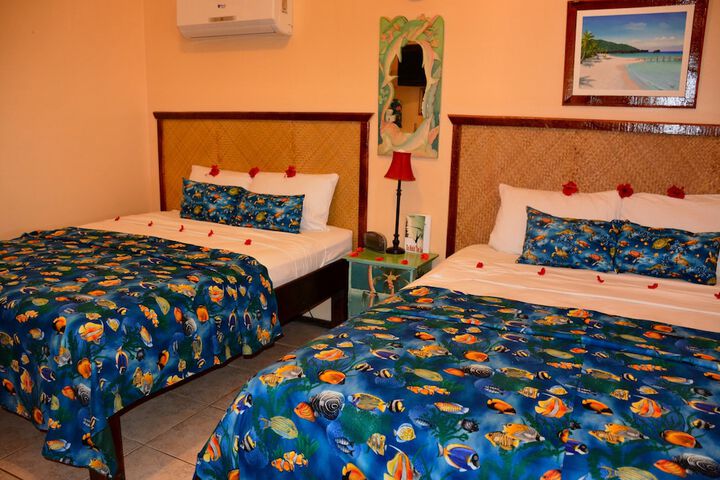 Room 2 of 89