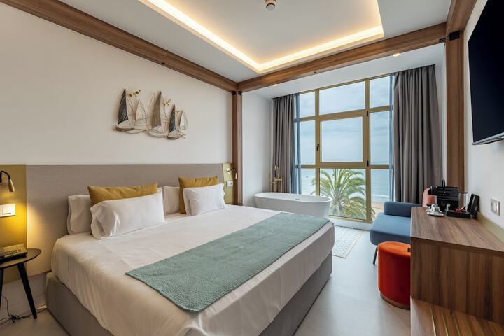 Room 42 of 101