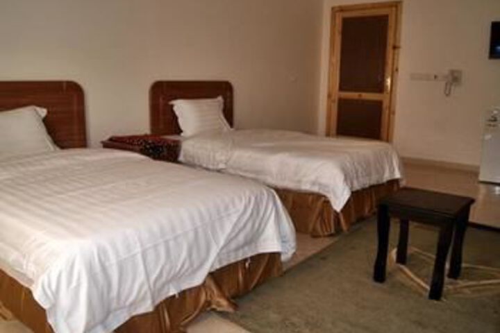 Room 4 of 8