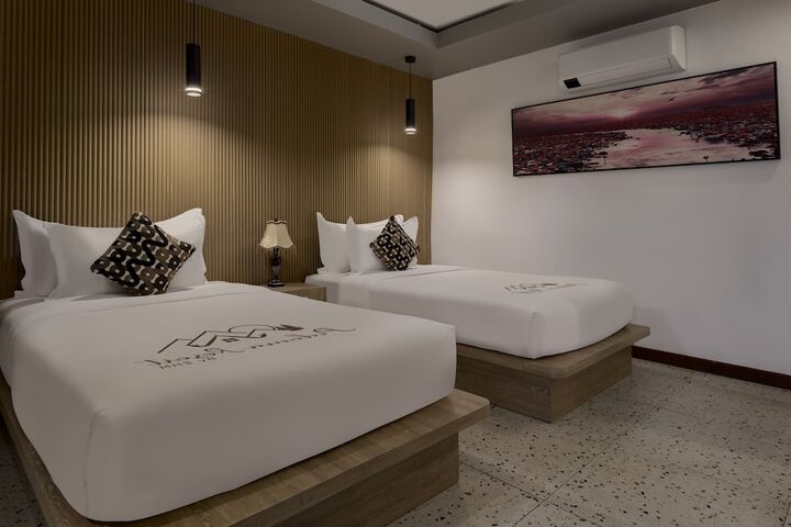 Room 28 of 100