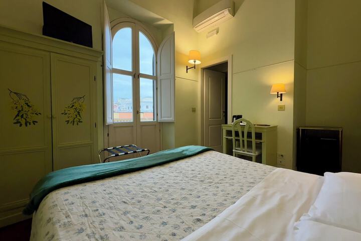 Room 44 of 76