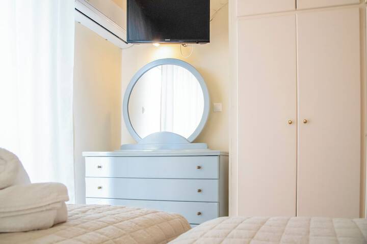 Room 5 of 194