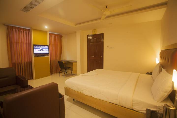 Room 4 of 15