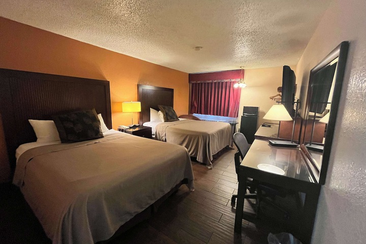 Room 17 of 34