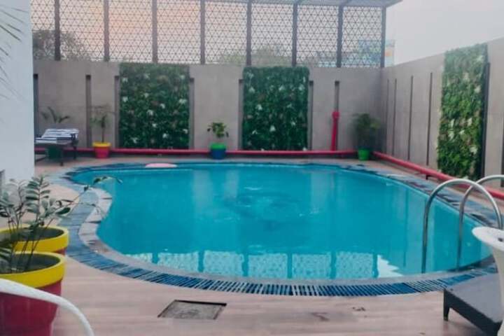 Pool 16 of 22