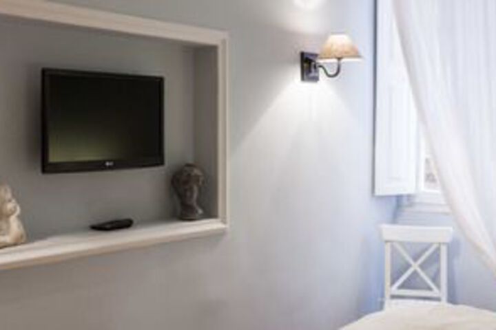 Room 7 of 18