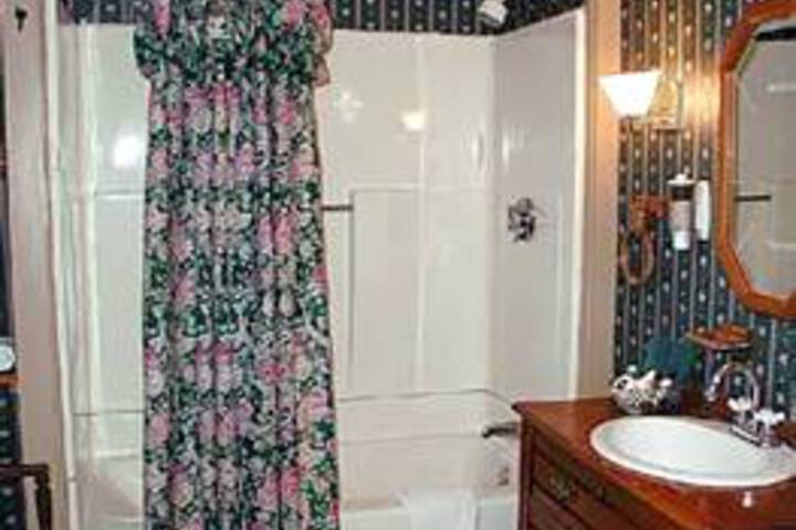 Room 5 of 27