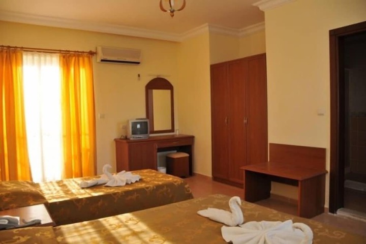 Room 11 of 36