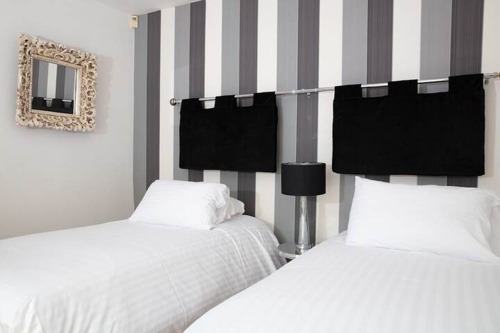 Room 2 of 16