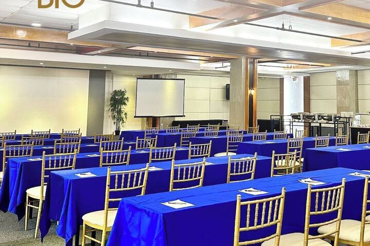 Ballroom/Hall 32 of 45