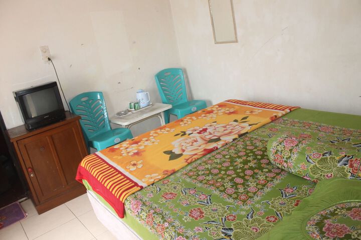 Room 4 of 9