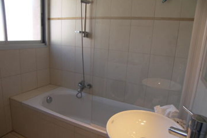 Room 4 of 25