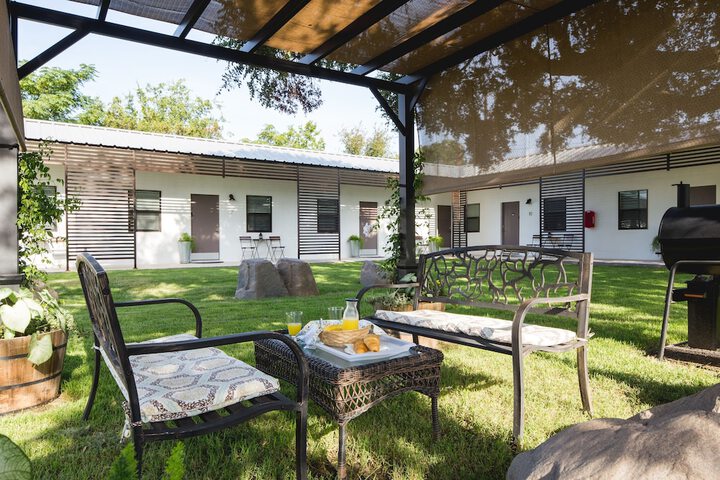 Hotel Exterior 93 of 113