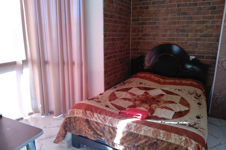 Room 4 of 10