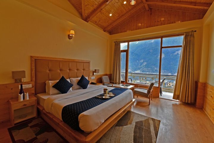 Room 4 of 16