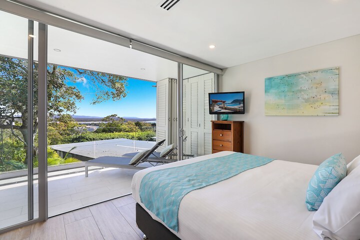Room 4 of 230
