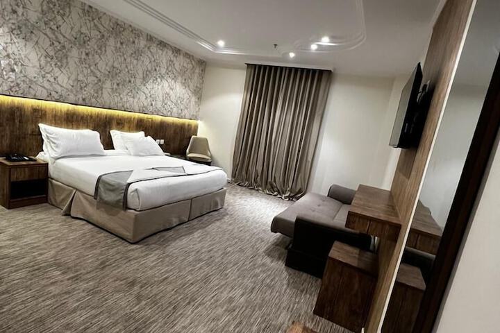 Room 14 of 27