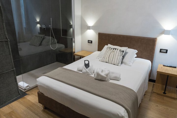 Room 6 of 50