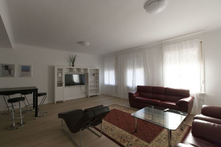 Room 12 of 36
