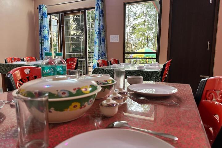 Dining 32 of 79