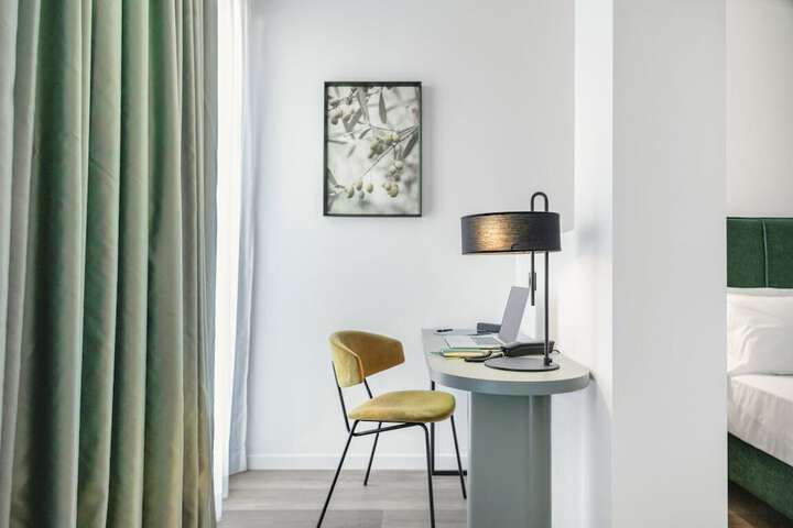 Room 14 of 28