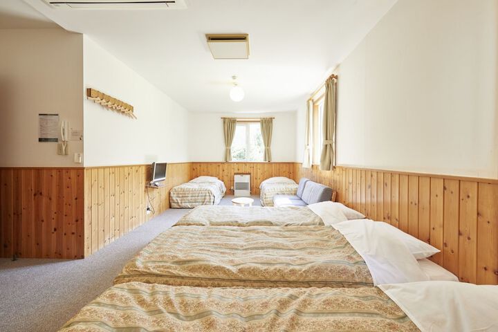 Room 12 of 92